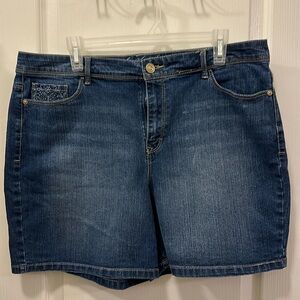 Gloria Vanderbilt All Around Slimming Effect Jean Shorts